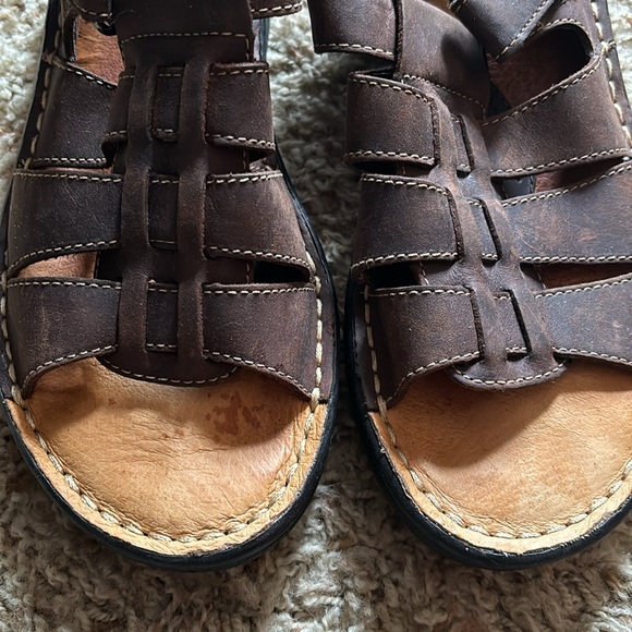 Minnetonka Sandals - Picture 6 of 6